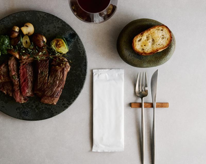 【新商品】“拭いた瞬間の満足感”が違う。九州紙工の『厚手おしぼりシリーズ』